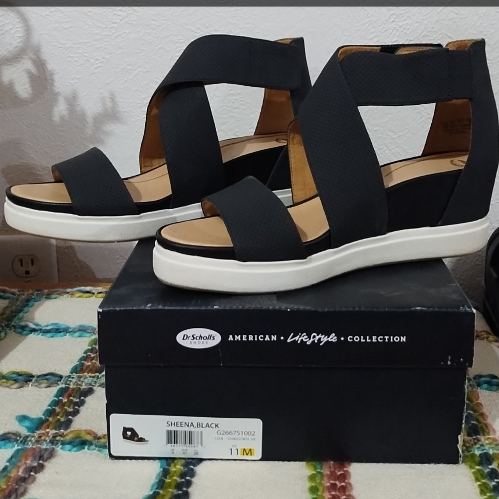 NIB Dr. Scholl's size 11 Sheena sandle, black